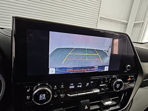 Used 2023 Toyota Highlander Limited image 19