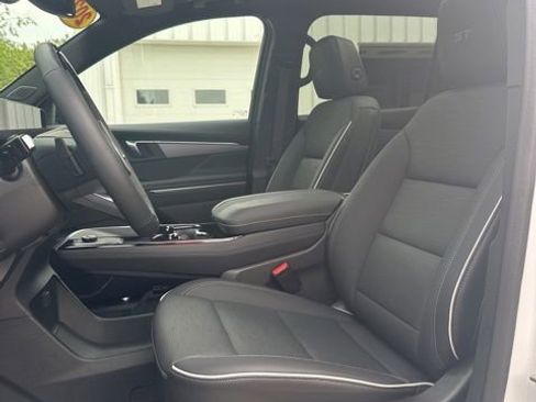 Used 2025 Buick Enclave Sport Touring w/ Super Cruise Package FWD image 40