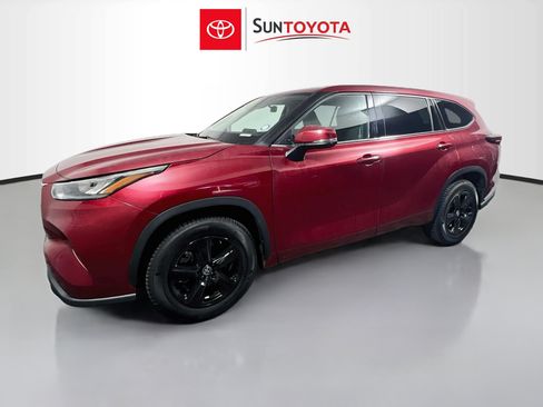 Used 2020 Toyota Highlander LE FWD image 9