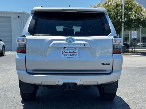Used 2022 Toyota 4Runner SR5 Premium w/ Moonroof Package RWD image 10