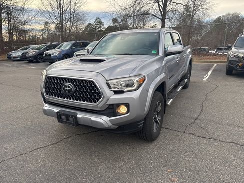Used 2019 Toyota Tacoma SR image 3