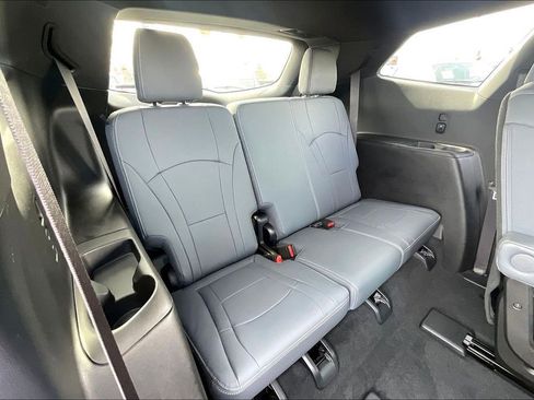 Used 2024 Buick Enclave Premium AWD/4WD image 25