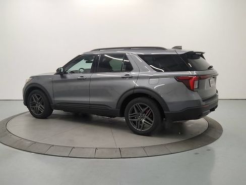 Used 2025 Ford Explorer ST-Line w/ ST-Line Street Pack AWD/4WD image 6