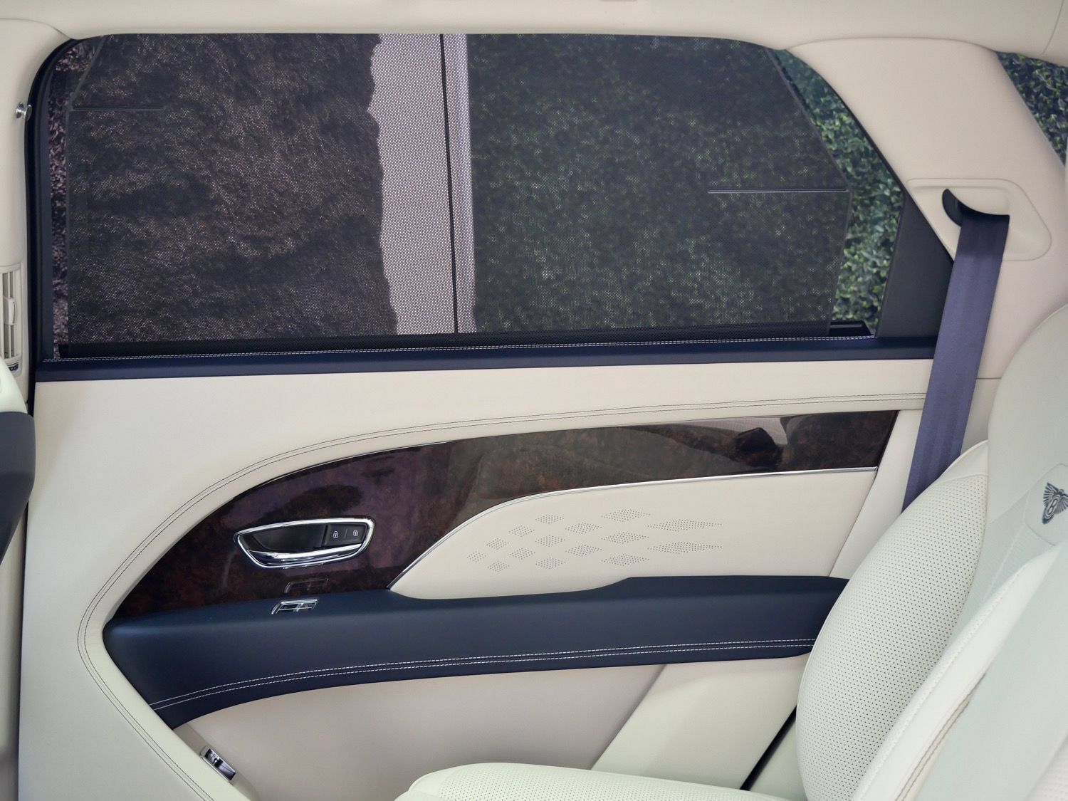 Used 2023 Bentley Bentayga Extended Wheelbase AWD/4WD image 20