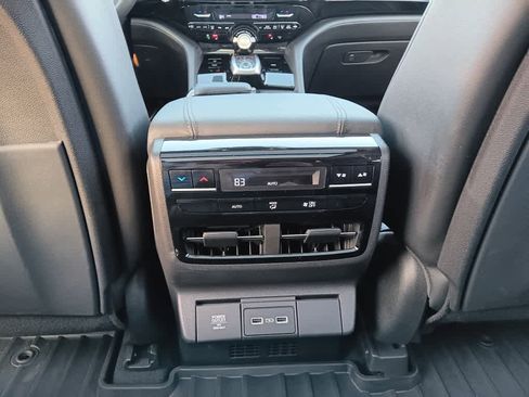 Used 2023 Acura MDX SH-AWD image 14