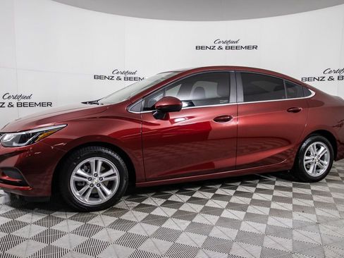 Used 2017 Chevrolet Cruze LT w/ Convenience Package image 10