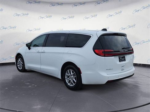 Used 2024 Chrysler Pacifica Touring-L image 3