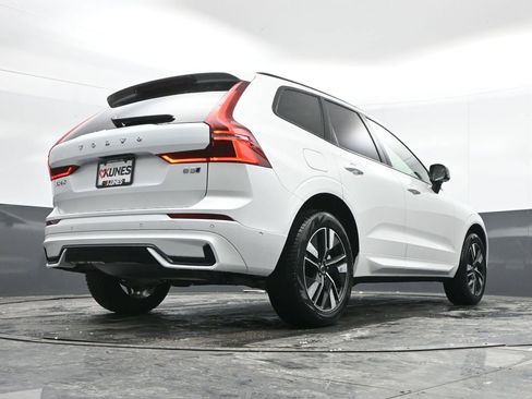 New 2026 Volvo XC60 B5 Plus w/ Protection Package Premier AWD/4WD image 37