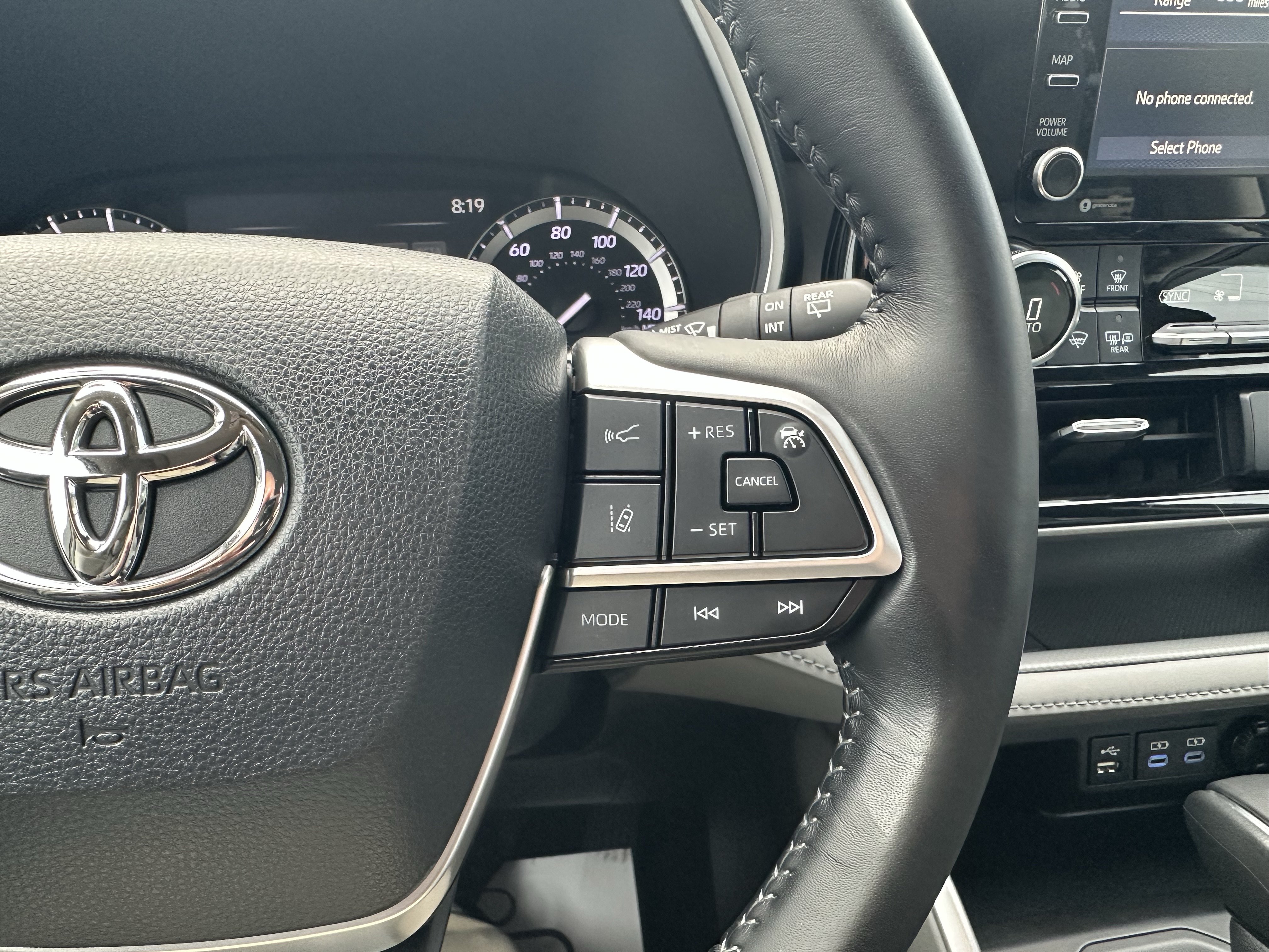 Used 2022 Toyota Highlander XLE AWD/4WD image 17