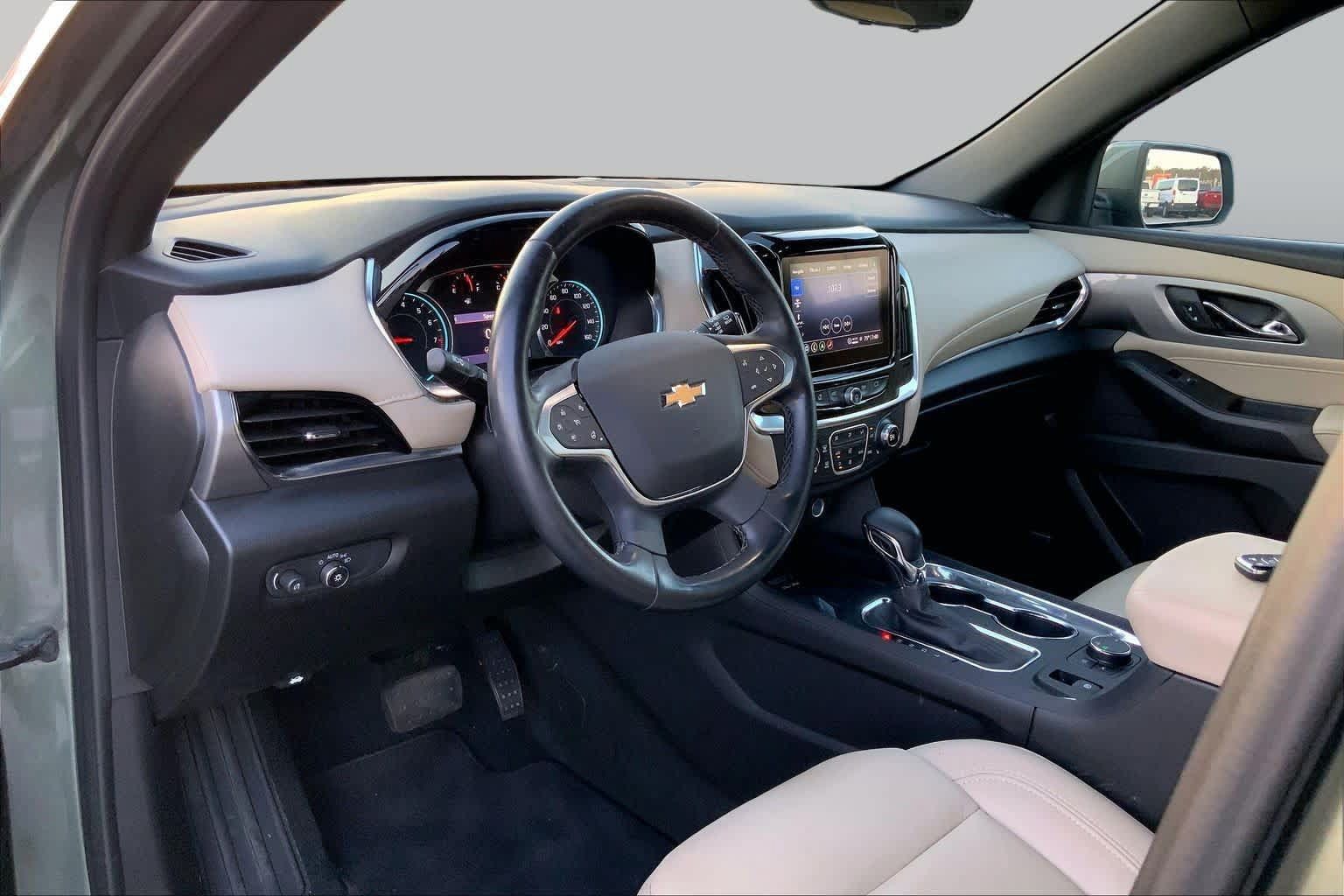 Used 2023 Chevrolet Traverse LT w/ LT Premium Package FWD image 16