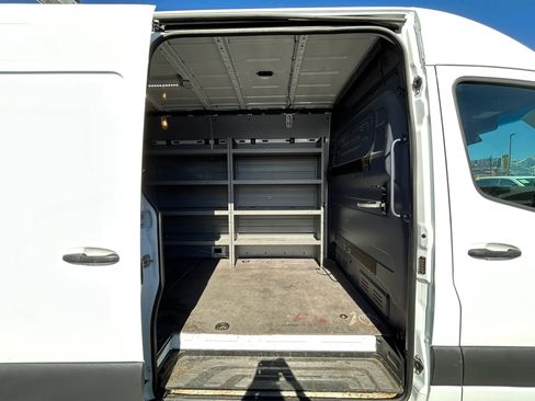 Used 2022 Mercedes-Benz Sprinter 2500 image 17