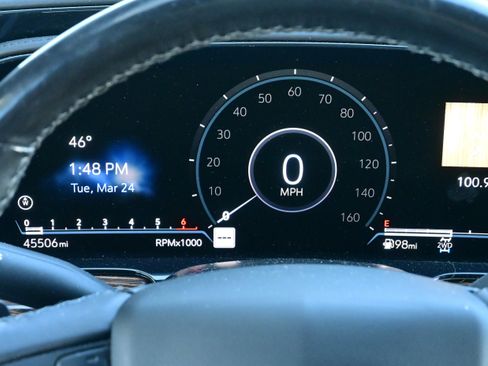 Used 2021 Cadillac Escalade ESV Premium Luxury w/ LPO, Illumination Package image 26