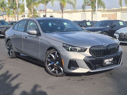 Used 2024 BMW i5 eDrive40i w/ M Sport Package RWD image 2