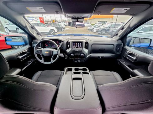 Used 2025 Chevrolet Silverado 1500 Custom w/ Turbomax Blackout Package image 2