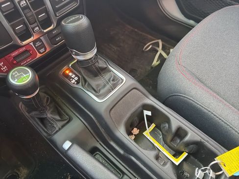 Used 2025 Jeep Gladiator Rubicon image 13