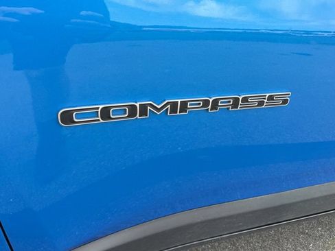 Used 2025 Jeep Compass Latitude AWD/4WD image 11