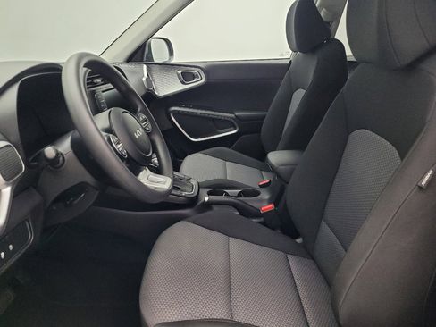 Used 2023 Kia Soul LX image 17