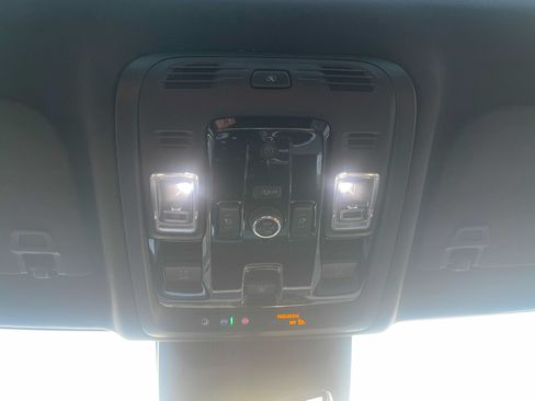 Used 2025 Cadillac Escalade ESV V AWD/4WD image 41
