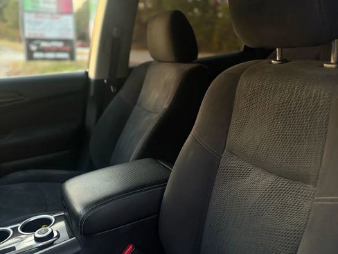 Used 2013 Nissan Pathfinder SV image 33
