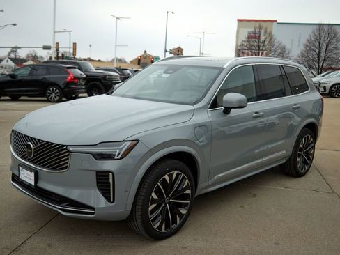 New 2026 Volvo XC90 T8 Plus w/ Protection Package image 6