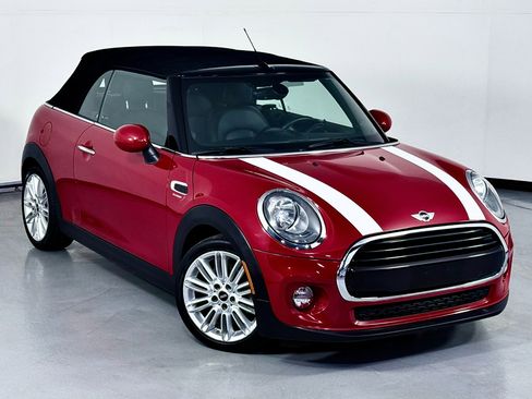 Used 2018 MINI Cooper Convertible image 18