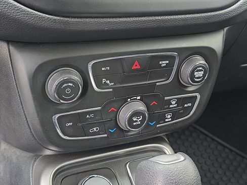 Used 2018 Jeep Compass Sport w/ Tech Group image 25