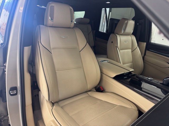 Used 2021 Cadillac Escalade Premium Luxury w/ Performance Package AWD/4WD image 21
