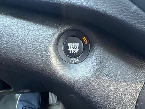 Used 2019 Jeep Cherokee Limited AWD/4WD image 21