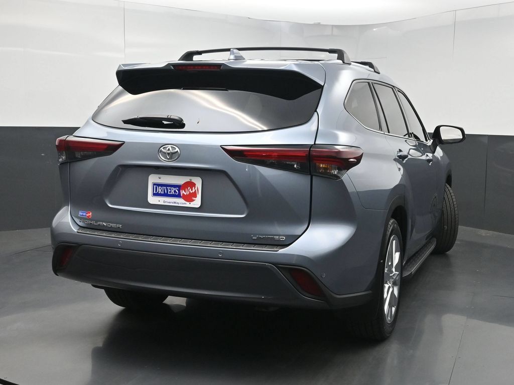 Used 2024 Toyota Highlander Limited FWD image 44