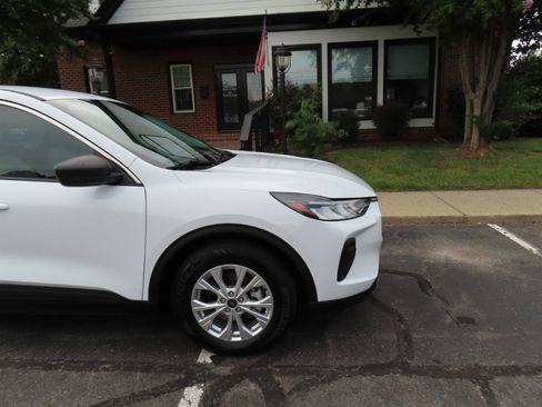 Used 2023 Ford Escape Active w/ Cold Weather Package FWD image 10