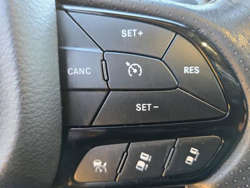 Used 2019 Chrysler Pacifica Limited w/ Advanced Safetytec Group image 15