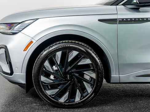 Used 2024 Lincoln Nautilus Black Label w/ Jet Appearance Package (87T) image 17