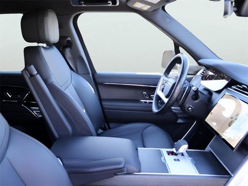 Certified 2025 Land Rover Range Rover SE image 8