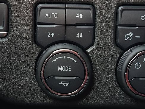 Used 2024 Chevrolet Silverado 1500 LT Trail Boss w/ Convenience Package II AWD/4WD image 17