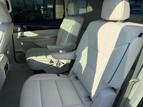 Used 2025 Buick Enclave Avenir w/ Trailering Package, 5000 lbs. image 23