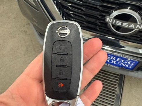 Used 2023 Nissan Rogue SV image 37