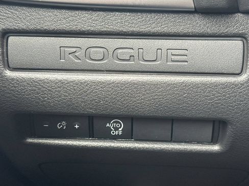 Used 2026 Nissan Rogue S FWD image 31