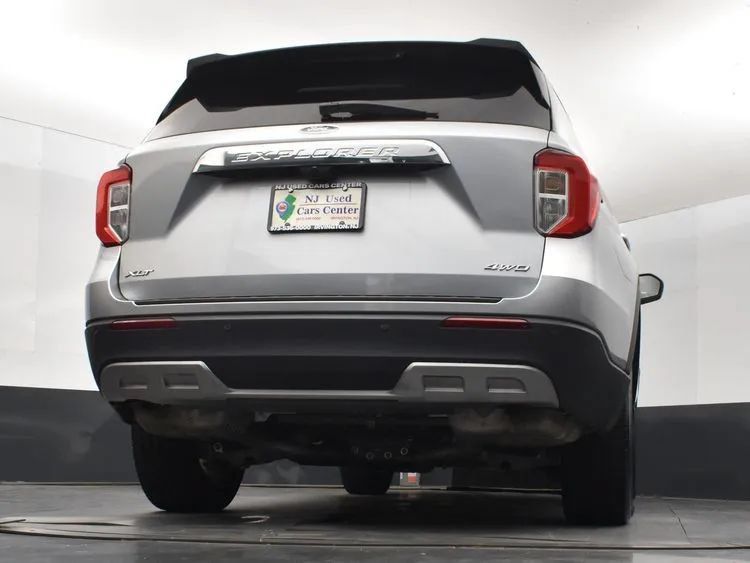 Used 2023 Ford Explorer XLT w/ Equipment Group 202A AWD/4WD image 13