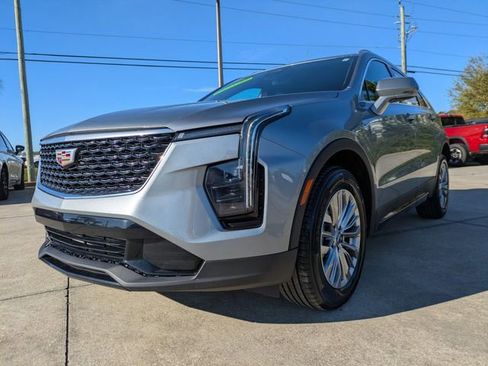 Used 2024 Cadillac XT4 Premium Luxury FWD image 8