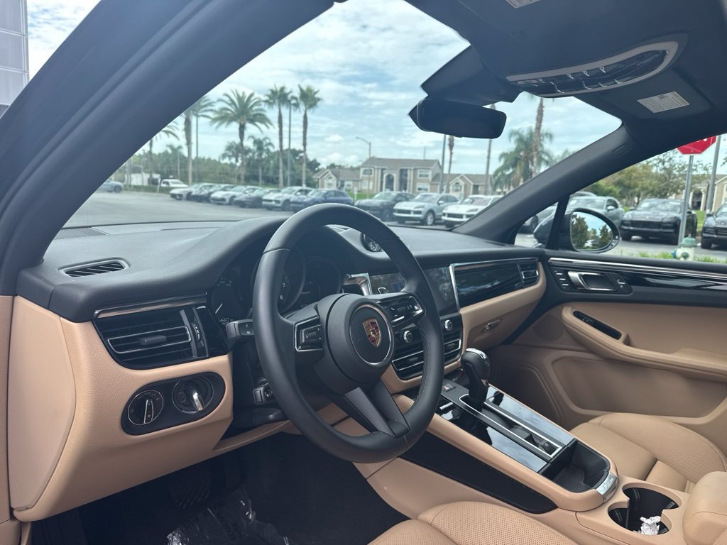 Certified 2026 Porsche Macan AWD/4WD image 7