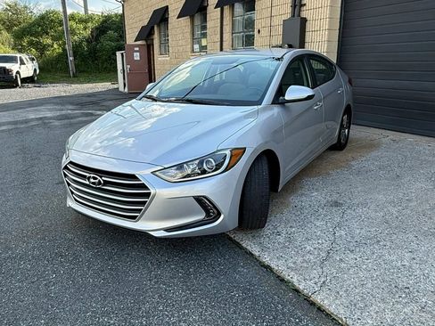 Used 2017 Hyundai Elantra SE w/ SE A/T Tech Package 03 FWD image 2