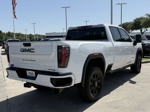 Used 2024 GMC Sierra 2500 AT4 w/ AT4 Premium Plus Package AWD/4WD image 5