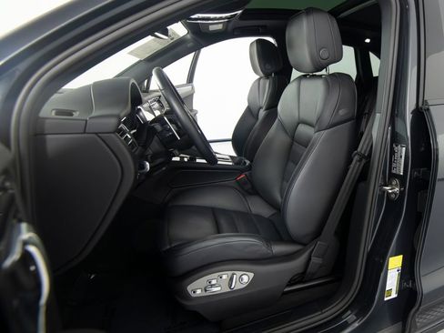 Certified 2026 Porsche Macan AWD/4WD image 17