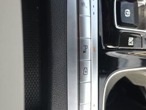 Used 2024 Kia Carnival EX FWD image 33