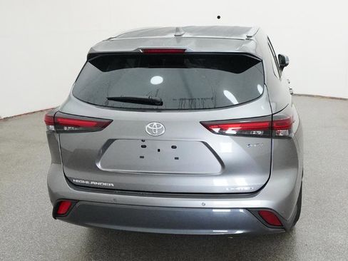 New 2026 Toyota Highlander Limited AWD/4WD image 10