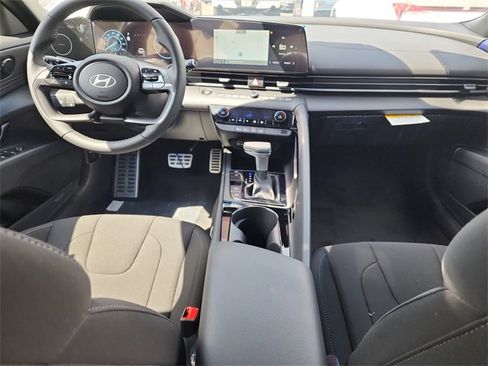 New 2025 Hyundai Elantra SEL image 11