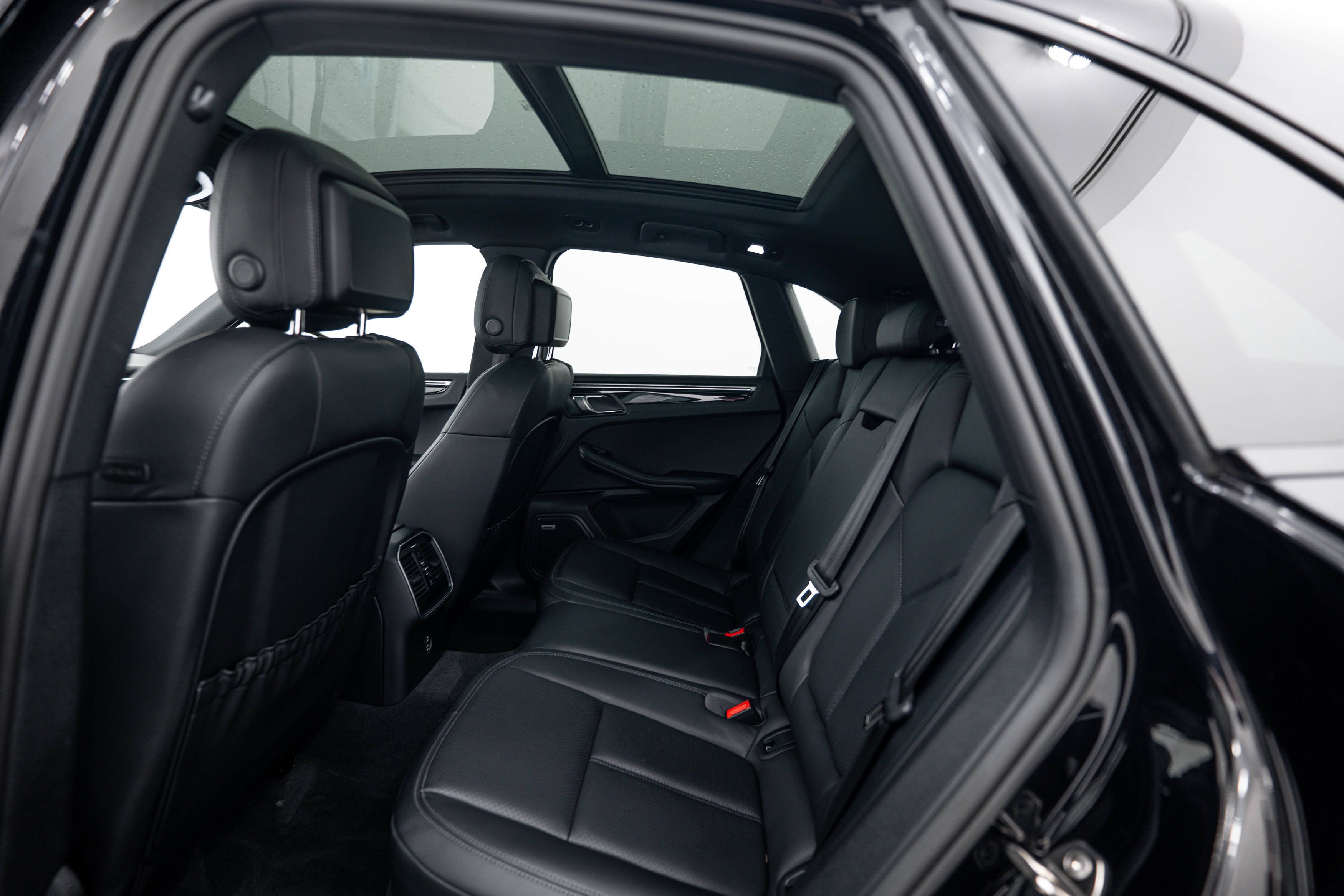 Certified 2021 Porsche Macan AWD/4WD image 21
