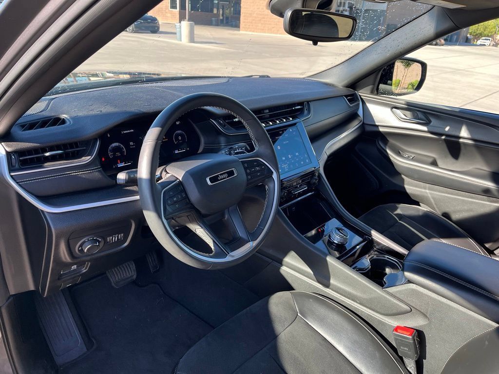 Used 2023 Jeep Grand Cherokee L Laredo RWD image 13