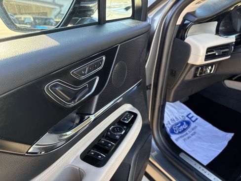 Used 2025 Lincoln Corsair FWD w/ Equipment Group 101A image 13