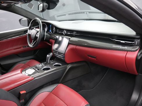Used 2020 Maserati Quattroporte S GranSport Q4 AWD/4WD image 33
